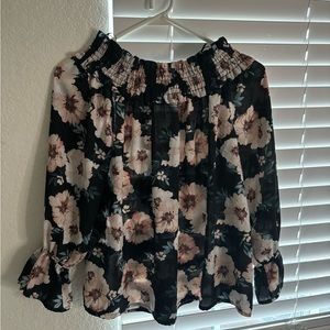 A country outfitter blouse. size medium, no straps. It goes on your arms.
